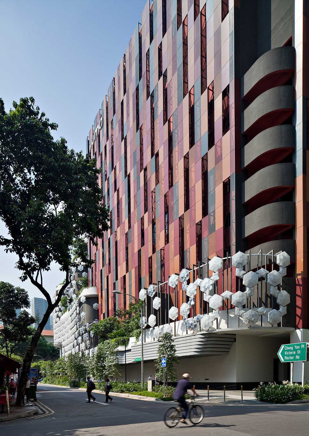 Owen Raggett, Architectural photographer Singapore. Illuma Mall, Singapore. Architectural photographer Asia 
