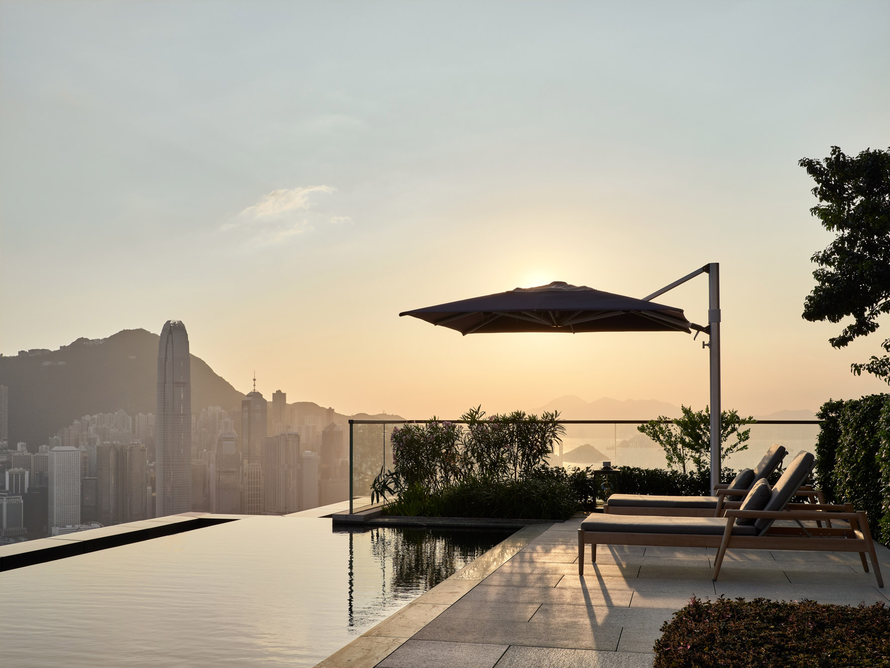 Owen Raggett, Architectural photographer, Singapore. Rosewood Hotel Hong Kong, private pool 